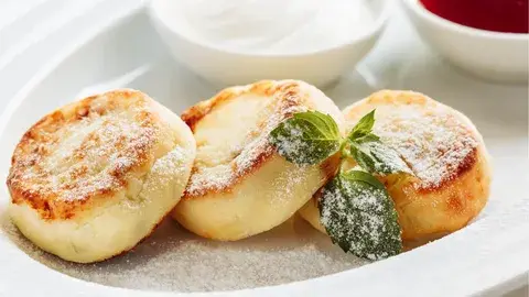 Готовим низкокалорийные сырники для тех, кто следит за фигурой