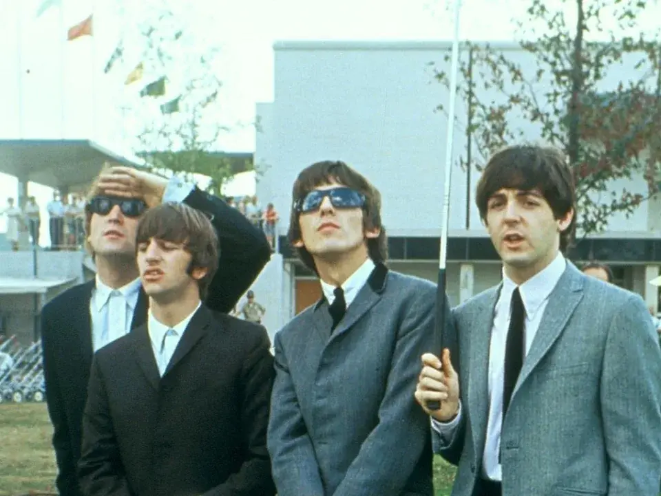 The Beatles: «Грэмми» для Джона Леннона будет продан с аукциона