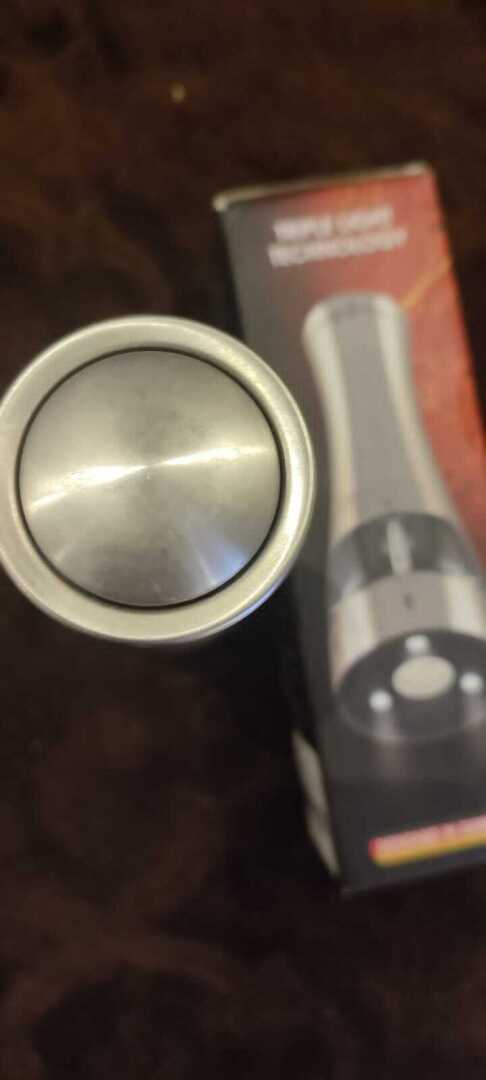 Электромельница с подсветкой как подарок родственникам и знакомым