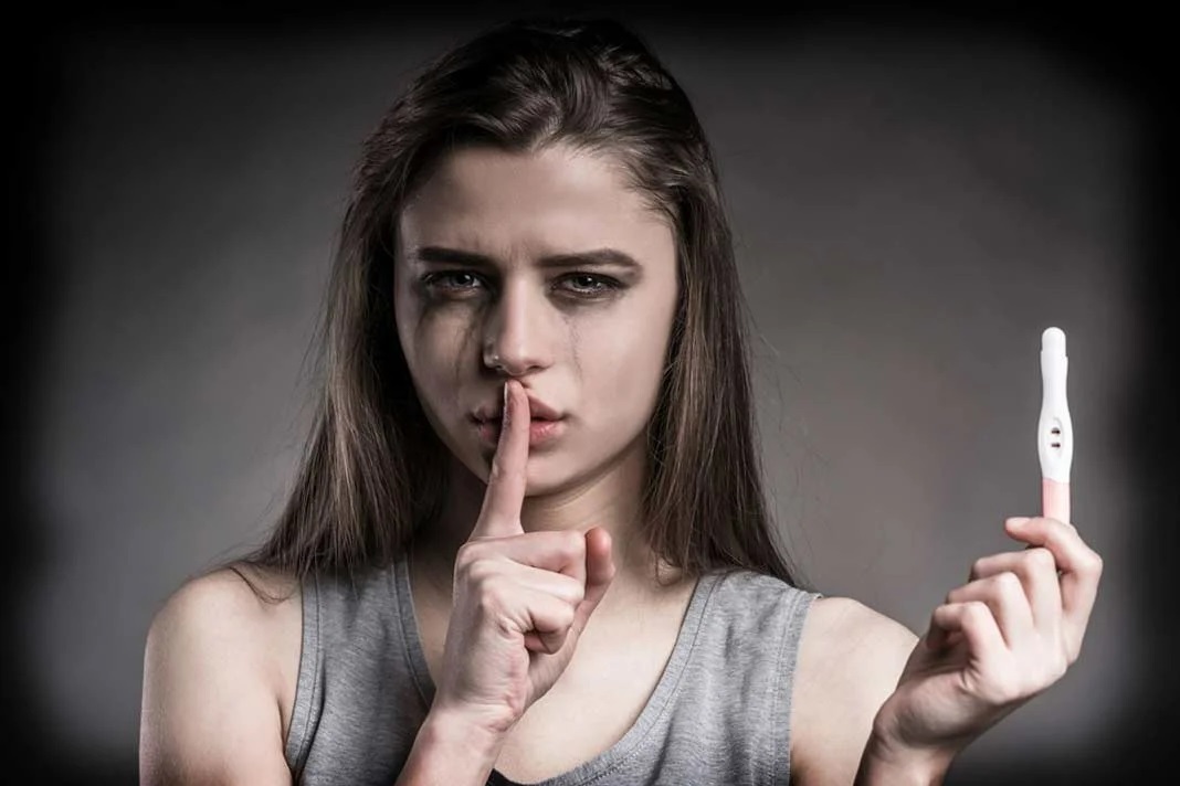 Аборт в России: право женщины или убийство?