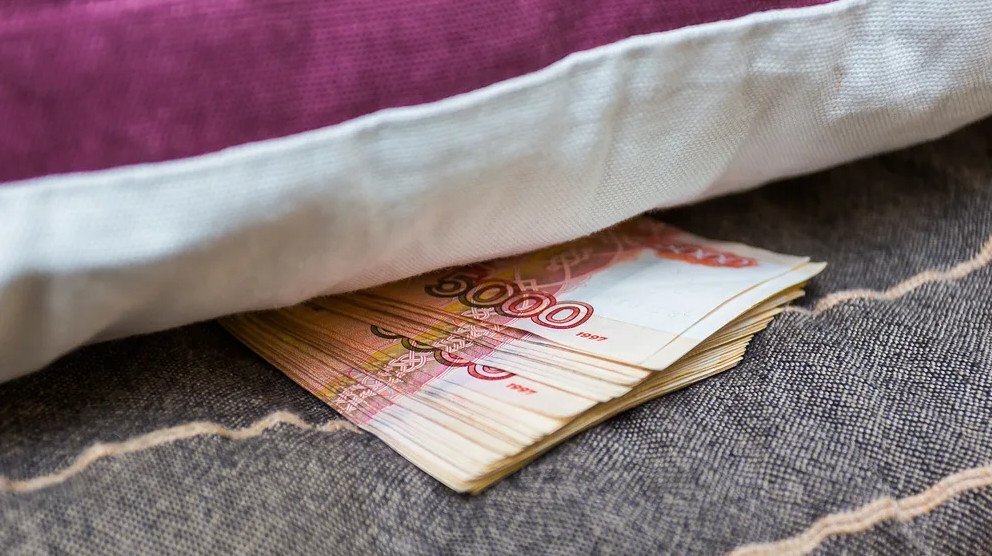 Зачем предлагают в Россий штрафовать людей за хранение наличных денег?