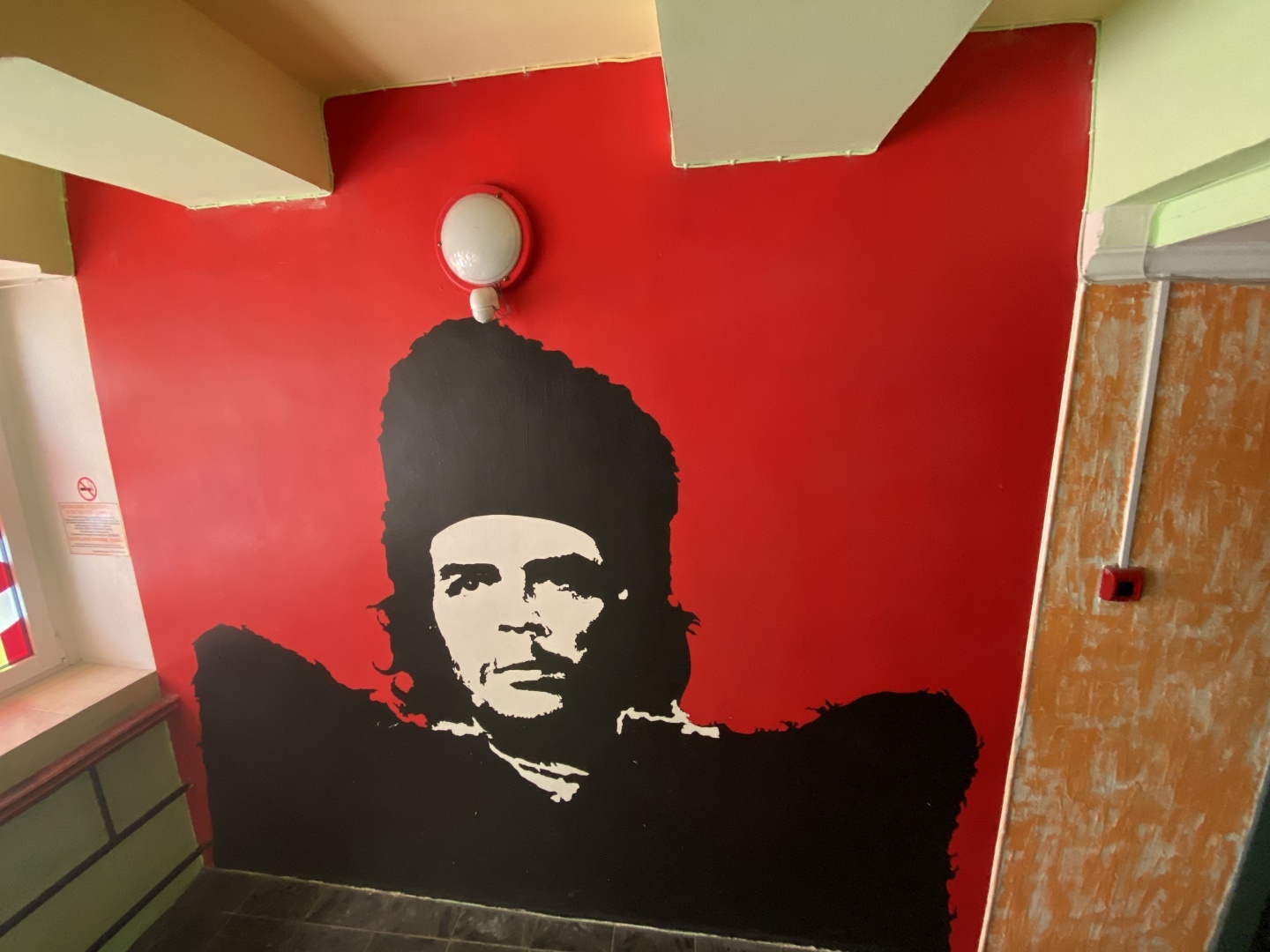 Это вам не Куршевель. Отель из 90-х в Домбае