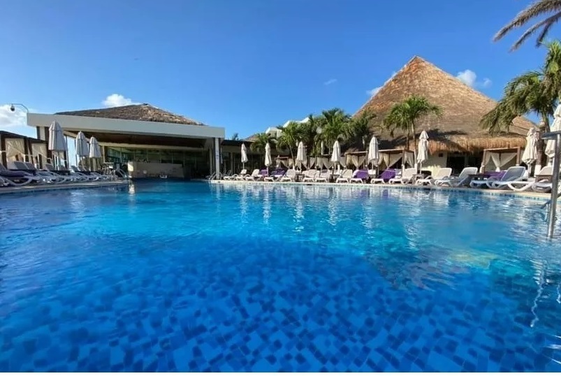 Секс-отель только для пар с «комнатой грехов» утверждает, что «исполняет любое желание» гостей