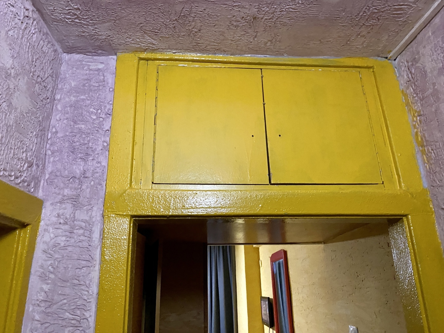 Это вам не Куршевель. Отель из 90-х в Домбае