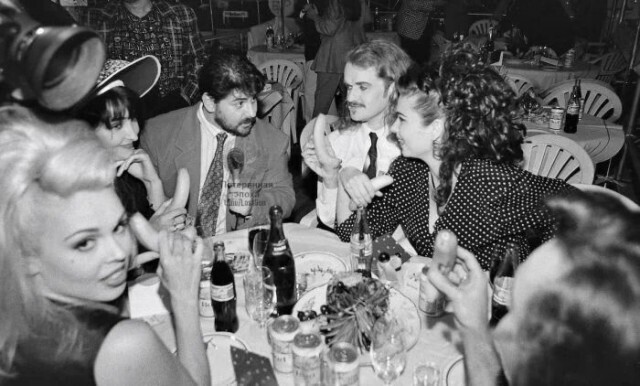 Интересные фотографии из святых 90х. Посмотрим на ельцинскую Россию. Что мы потеряли и что приобрели, за 20лет?