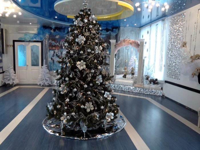 Сергей Миронов заявил о проблеме с отменой елок в школах из-за мигрантов