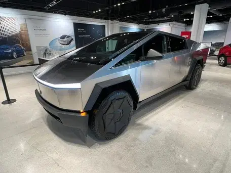 Аналитики с Уолл-стрит считают, что компания Илона Маска, Tesla, может специально ограничить объем выпуска своего нового пикапа Tesla Cybertruck.