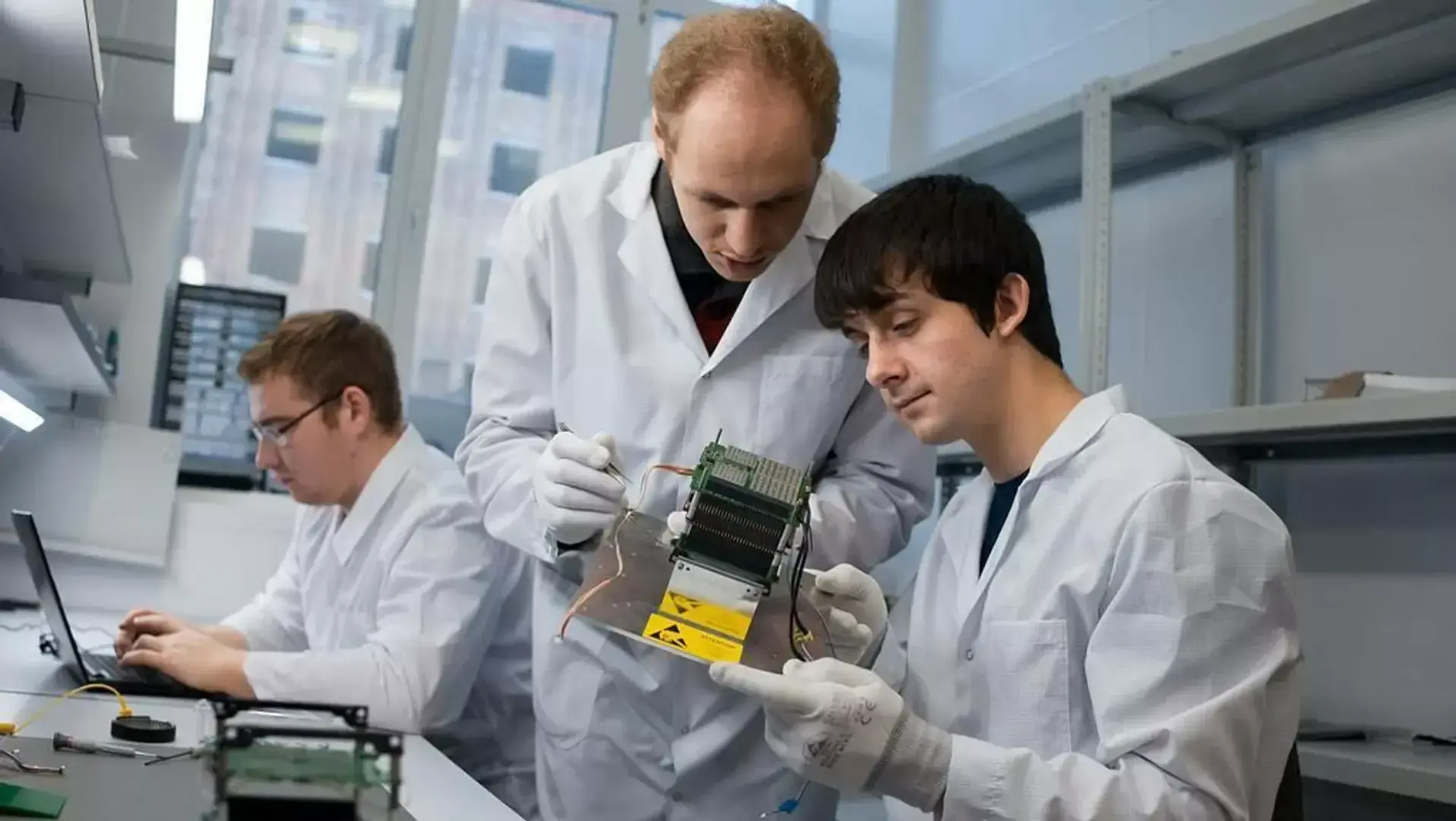 В Самаре создали полигон для испытания в космосе электроники, сообщают СМИ