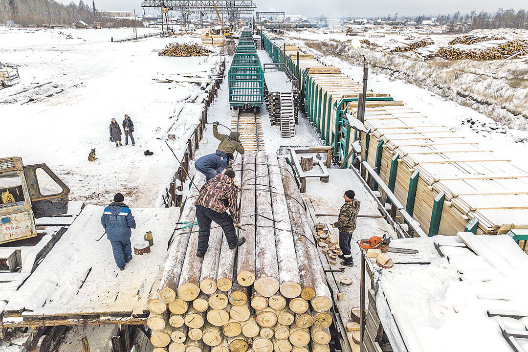 Рубль слабеет, пора инвестировать в валюте. 5 способов вложить деньги, чтобы получать валютный доход