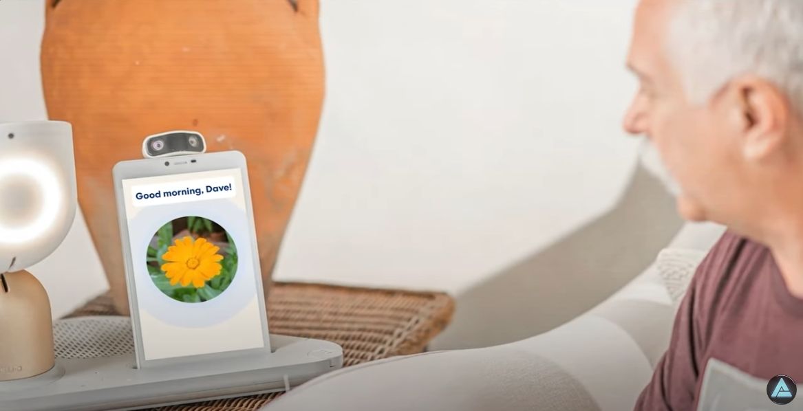 Robot ElliQ || Веселый компаньон