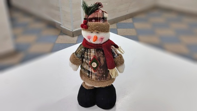 Снеговик на удлиняющихся ногах и уникальные новогодние игрушки с ручной росписью. Как можно недорого украсить новогоднюю елку в этом году