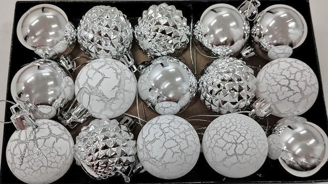 Снеговик на удлиняющихся ногах и уникальные новогодние игрушки с ручной росписью. Как можно недорого украсить новогоднюю елку в этом году