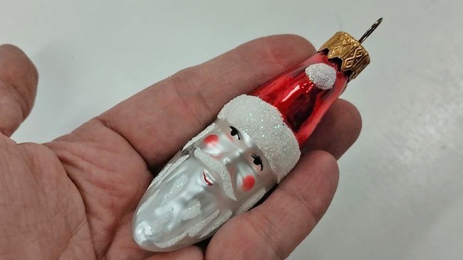 Снеговик на удлиняющихся ногах и уникальные новогодние игрушки с ручной росписью. Как можно недорого украсить новогоднюю елку в этом году