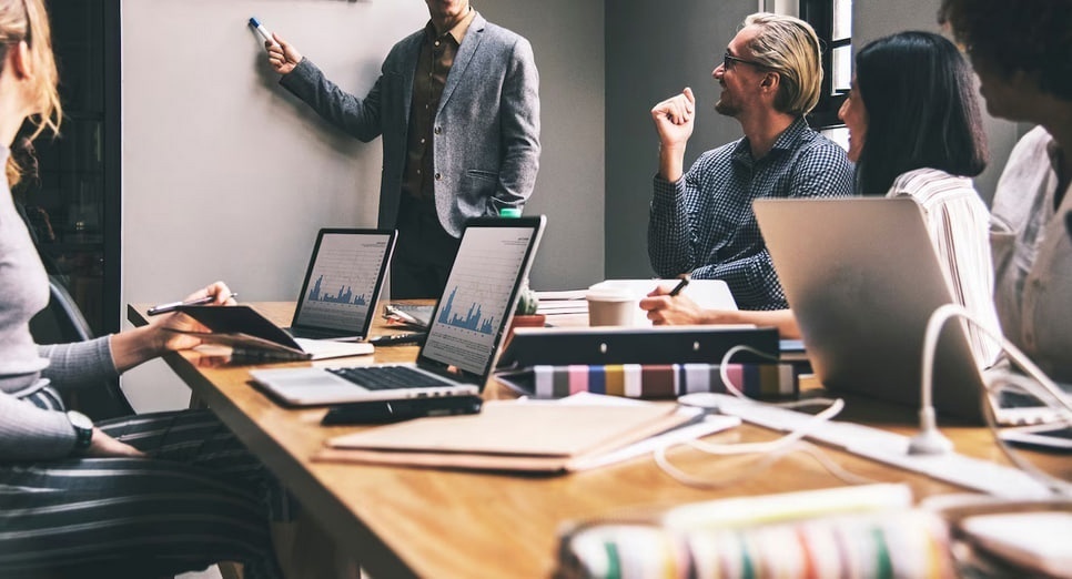 Размещайте на своих площадках наш код + баннеры и получайте бонусы!