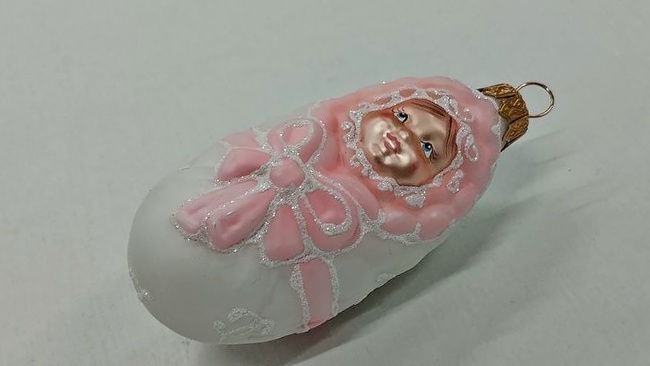 Снеговик на удлиняющихся ногах и уникальные новогодние игрушки с ручной росписью. Как можно недорого украсить новогоднюю елку в этом году