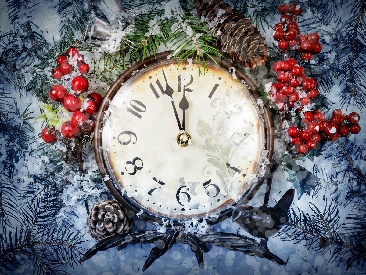 24 декабря время. Часы новогодние. Сказочные новогодние часы. Старинные новогодние часы. Волшебные новогодние часы.