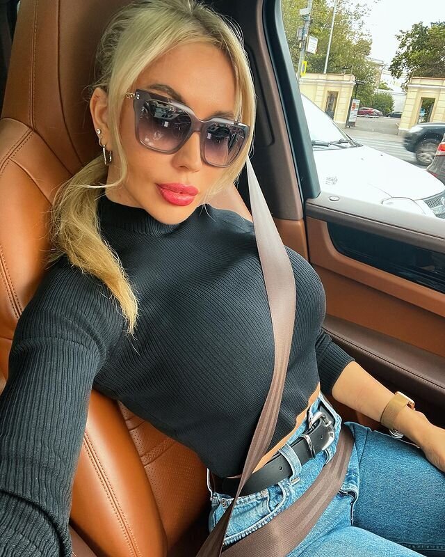 Девушка любит только себя