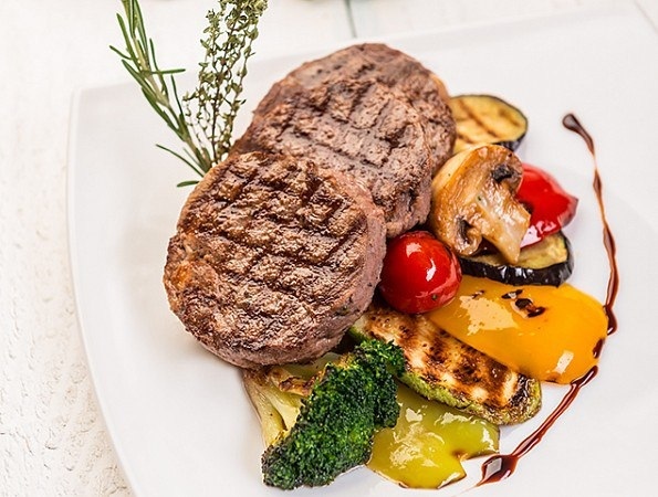 Рыбные медальоны с овощами гриль