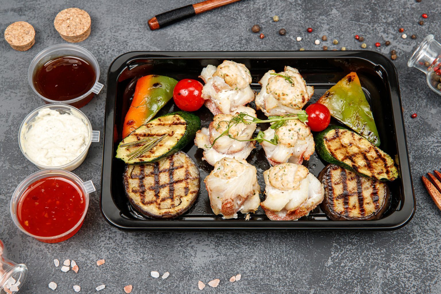 Рыбные медальоны с овощами гриль