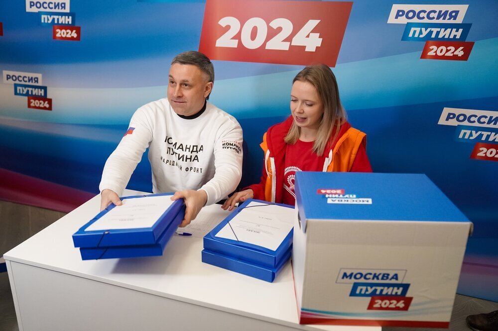 Из 19 регионов поступили подписи в поддержку штаба Владимира Путина.