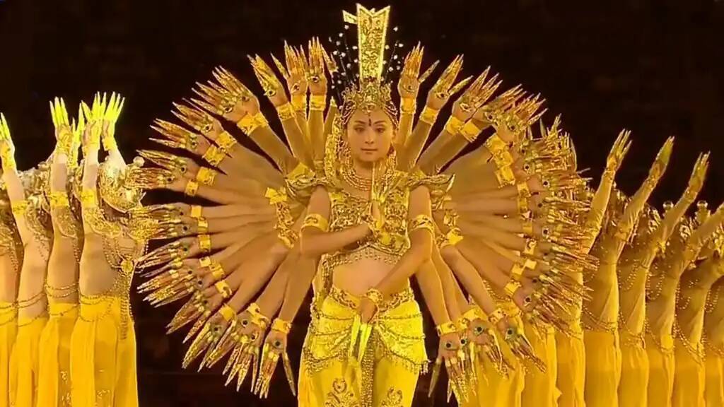 Китайский танец «Тысячерукая Гуань Инь»