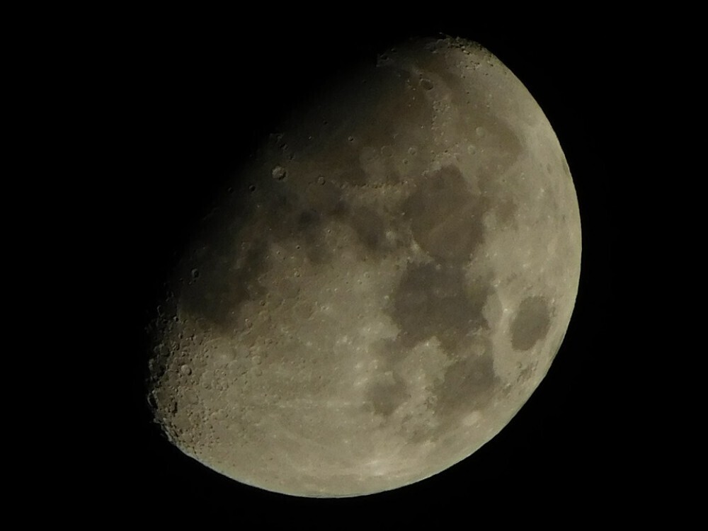 Лунное полнолуние 2024. Луна в телескоп. Луна в телескоп фото. Луна загадочный Спутник. Полнолуние 2023.