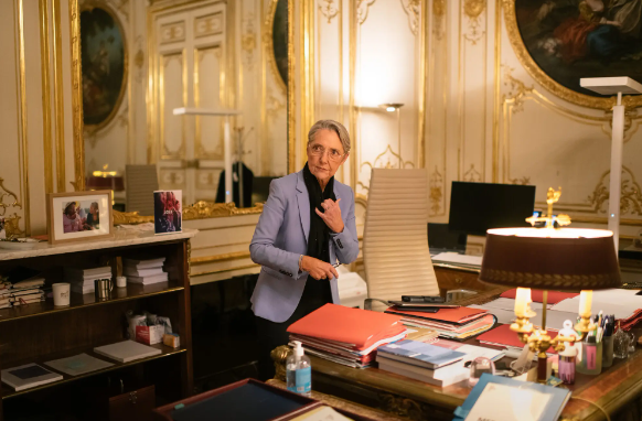 Уже не секрет: премьер-министр Франции подала в отставку