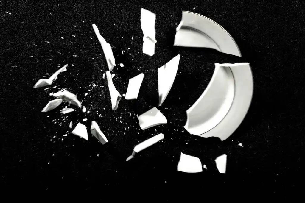 Как появился обычай бить посуду «На счастье». Часть 1