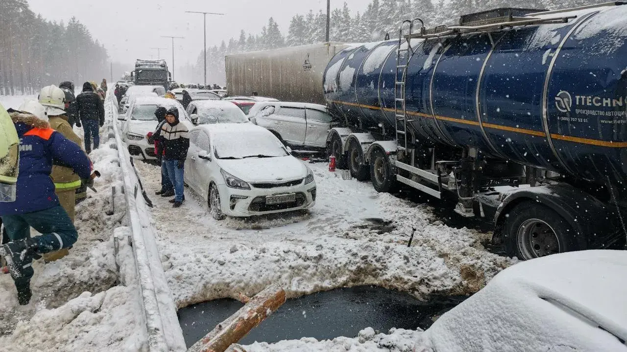 Массовая авария на М-11: причины, последствия и рекомендации