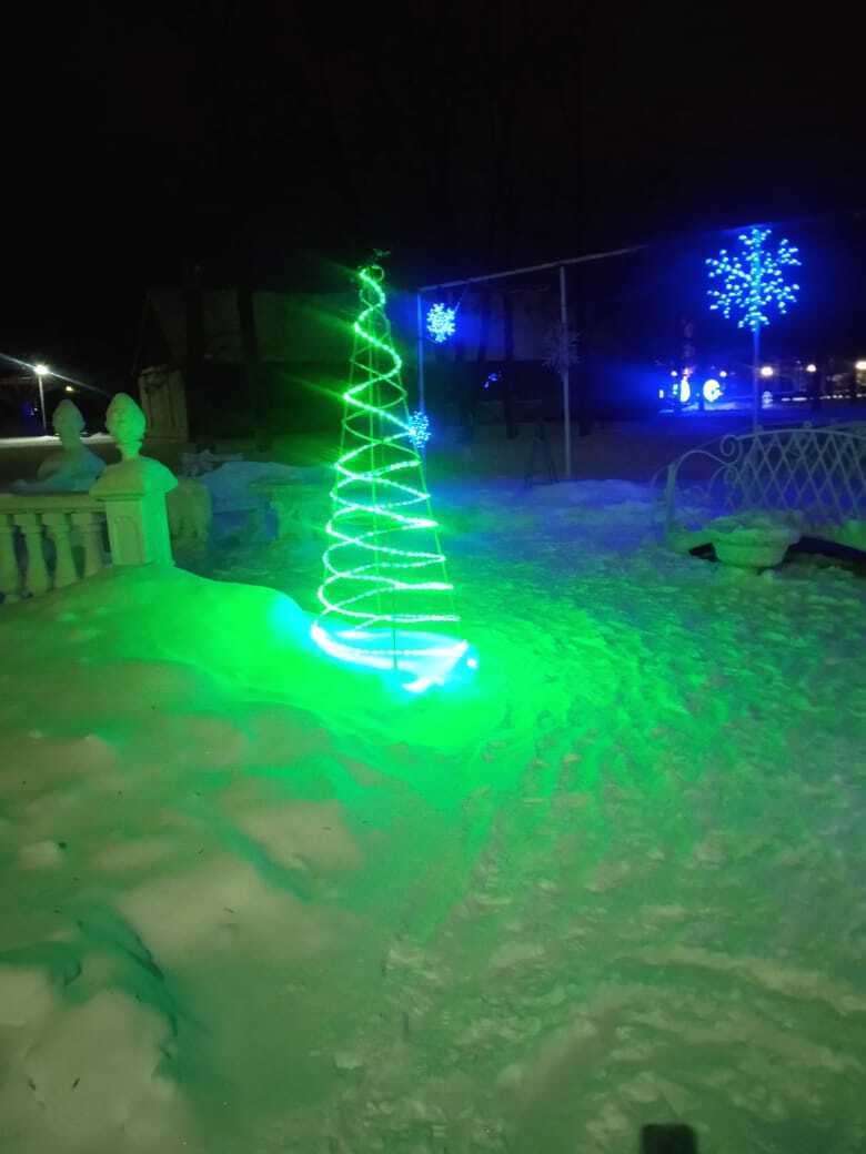 Ночная прогулка по моему родному городу: как украшен провинциальный город к новогодним праздникам, на что можно посмотреть