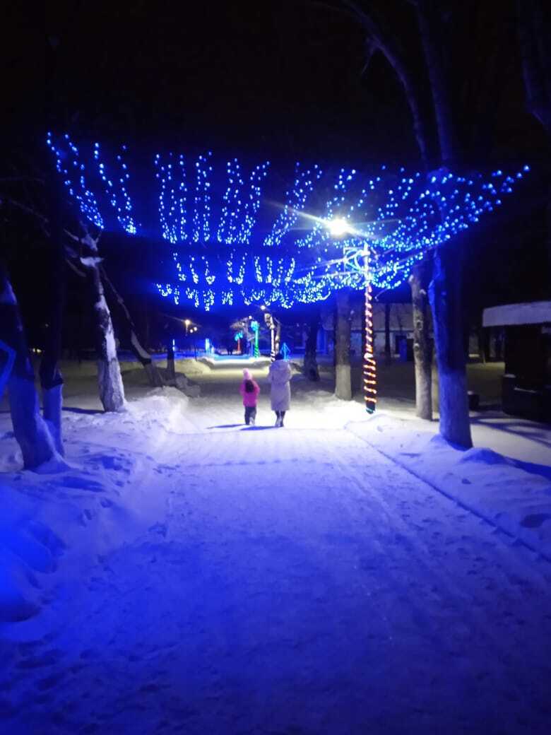 Ночная прогулка по моему родному городу: как украшен провинциальный город к новогодним праздникам, на что можно посмотреть