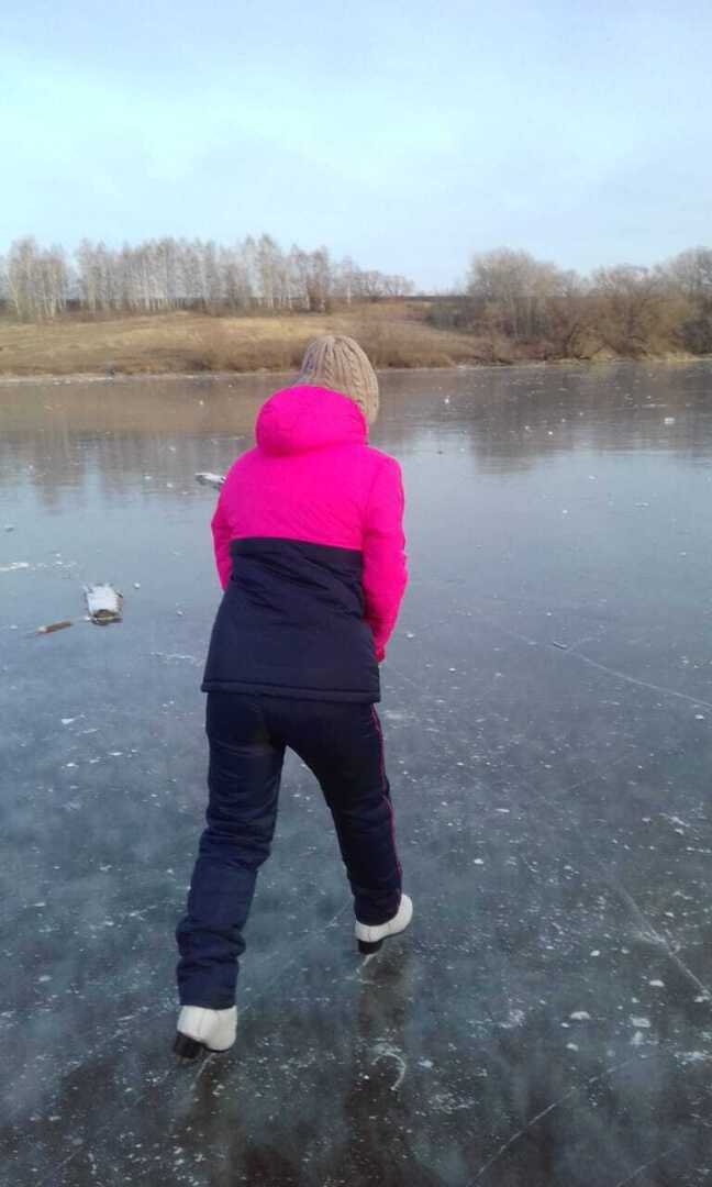 Мой самый любимый зимний вид спорта: катание на коньках на катке и водоемах, розовые щеки и масса положительных эмоций. Вставайте, друзья,на коньки!!!