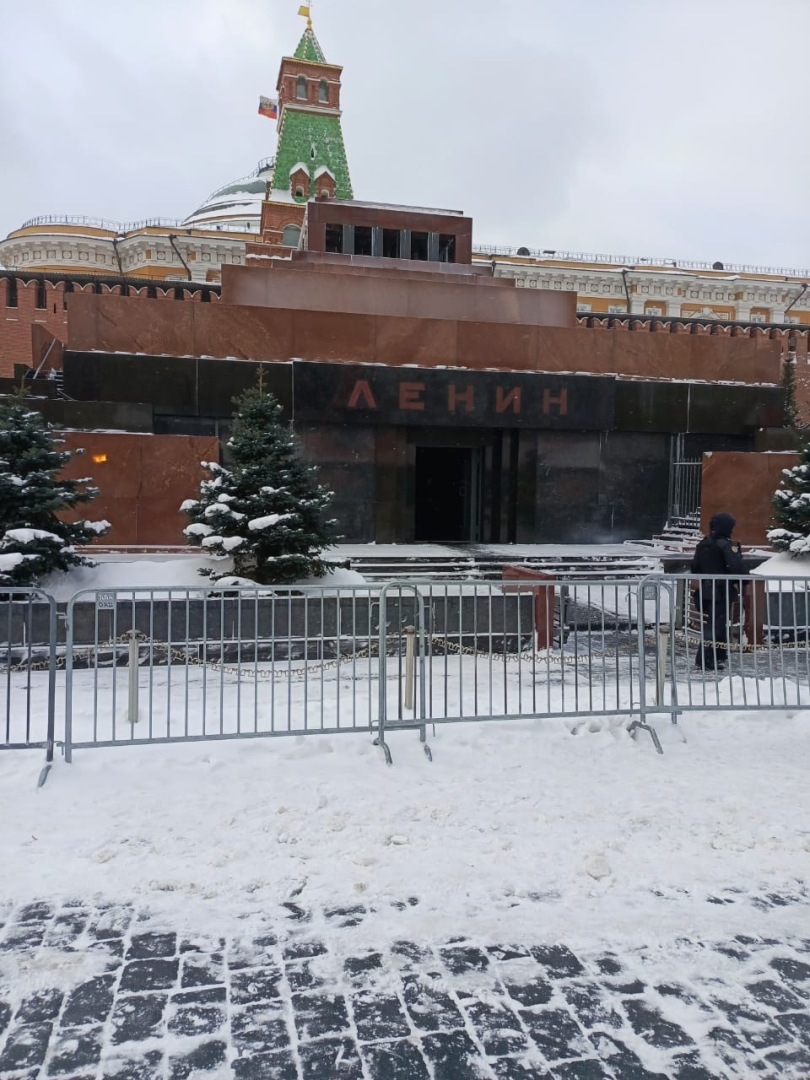 Если и начинать путешествия по России, то только с самого центра истории – Мавзолей. Приглашаю на экскурсию в самый центр Москвы! Фото