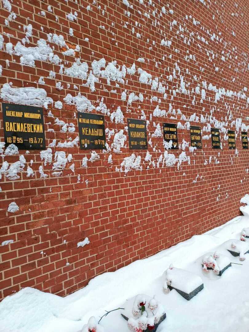 Если и начинать путешествия по России, то только с самого центра истории – Мавзолей. Приглашаю на экскурсию в самый центр Москвы! Фото