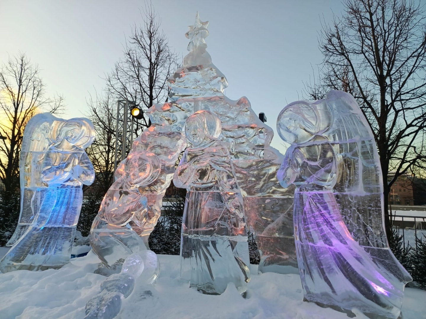 Приглашаю вас в «Ледовую Москву 2024». Москва красива и зимой, и летом. Мы побывали на выставке-форуме в Москве. Фото. Опрос