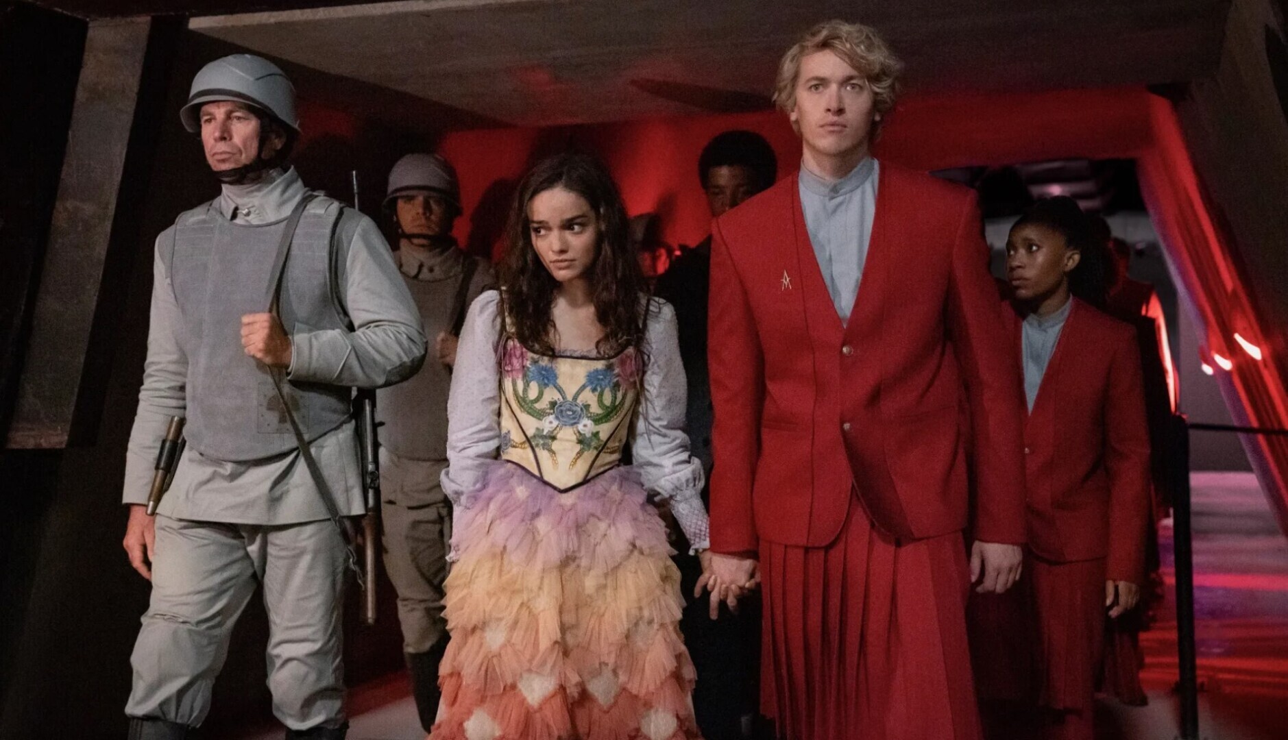 эйса гонсалес форсаж. энн хэтэуэй кадры. сара конер эмили кларк. ход королевы сериал нетфликс. лисбет саландер руни мара.