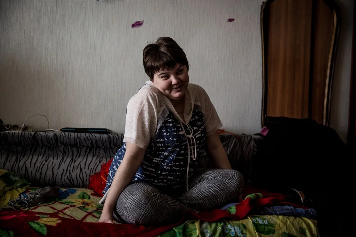 По вине жениха потеряла красоту и зрение, а он её бросил. Как сейчас живёт бывшая модель, попавшая в страшную аварию