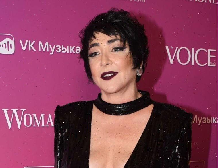 В объятиях любимого человека: вот кто помогает Лолите пережить последствия «голой» вечеринки