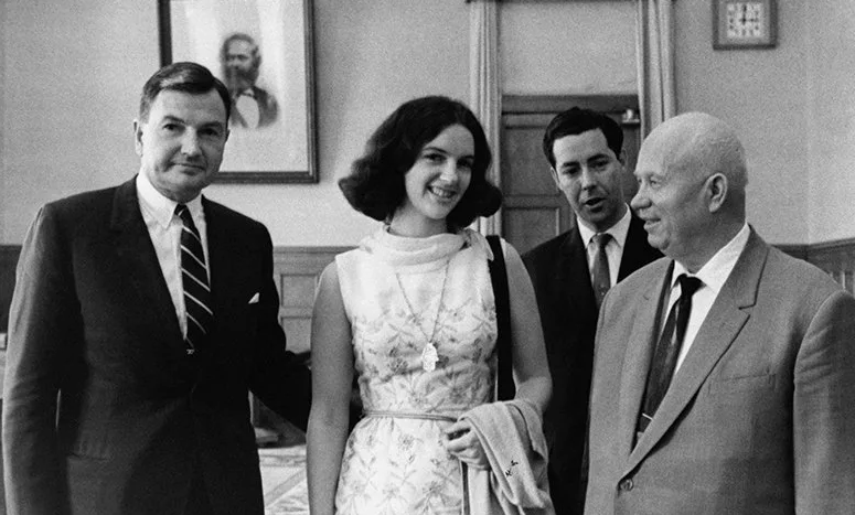 Визиты Дэвида Рокфеллера в СССР и его выводы о начале конца великой страны