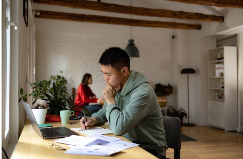 Потратили слишком много на праздники? Вот как справиться с долговым похмельем