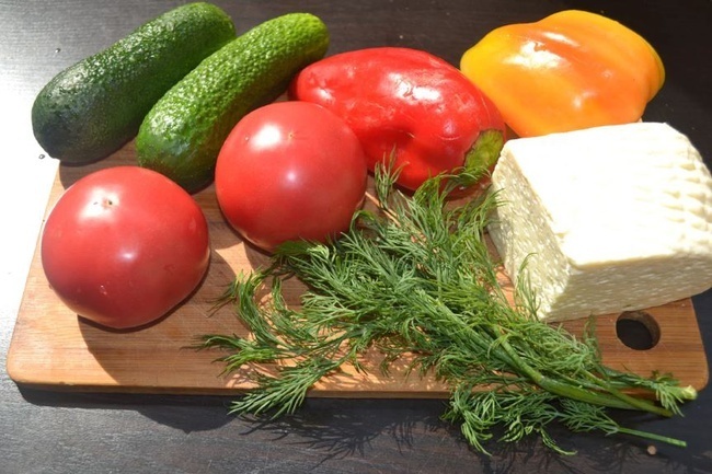 Подруга привезла сыр из Дагестана и я из него приготовила Греческий салат