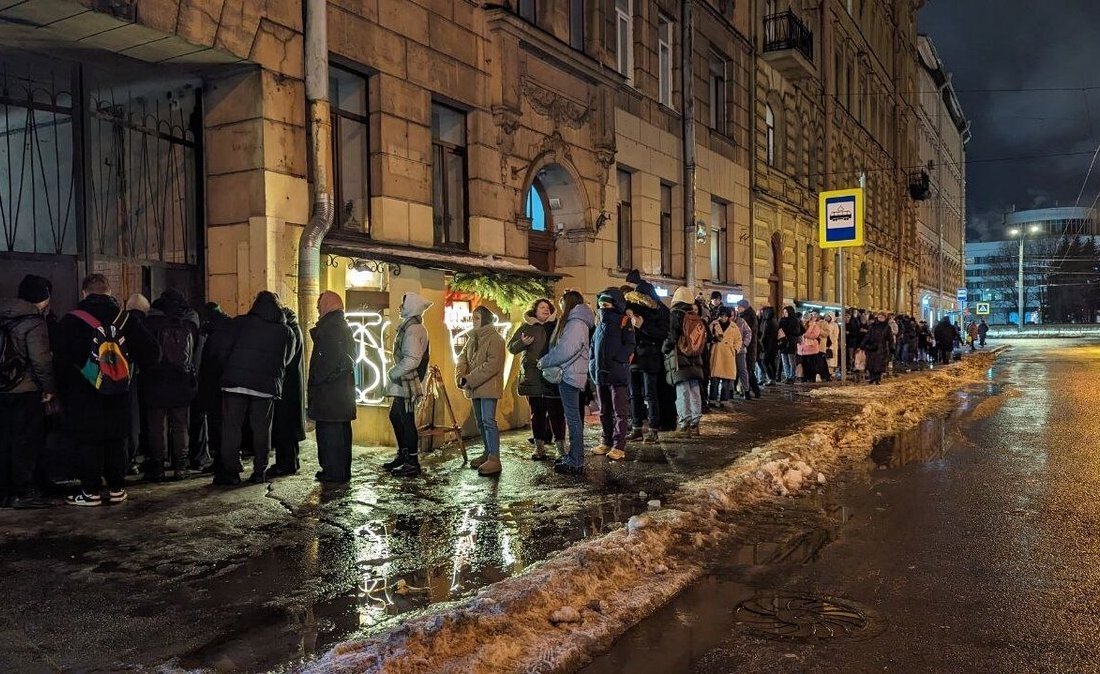 В очередь за надеждой. Борис Надеждин бьёт рекорды по сбору подписей. Подобного не помнит Россия