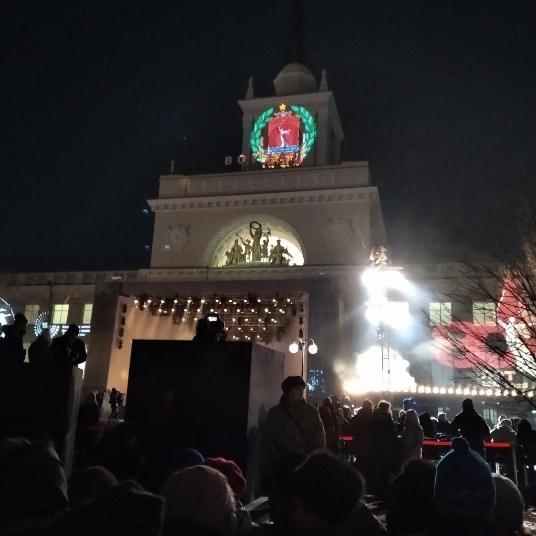 ''Почему 2 февраля лучше всего провести в Волгограде?'' Этот день в городе (как и 9 мая) назначен «красным» – выходным.
