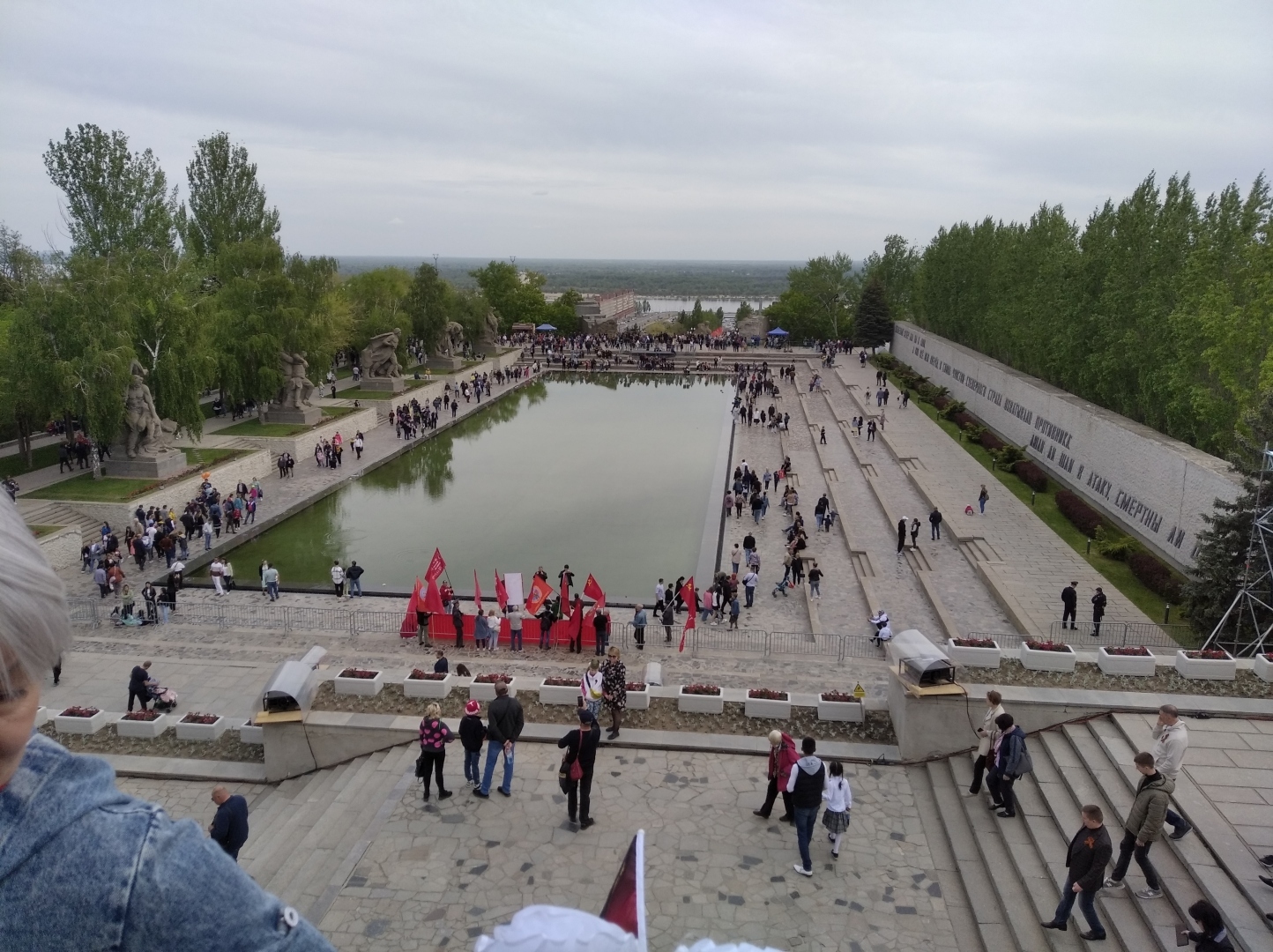 ''Почему 2 февраля лучше всего провести в Волгограде?'' Этот день в городе (как и 9 мая) назначен «красным» – выходным.