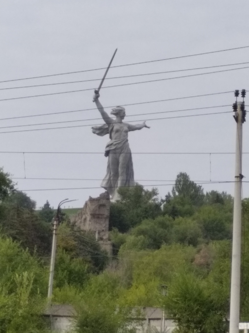 ''Почему 2 февраля лучше всего провести в Волгограде?'' Этот день в городе (как и 9 мая) назначен «красным» – выходным.