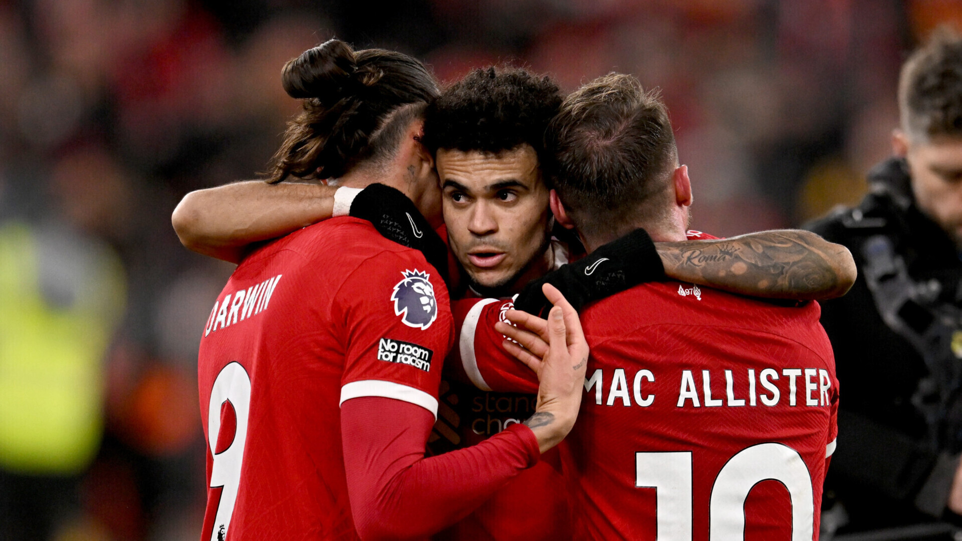 В матче чемпионата Англии "Ливерпуль" разгромил "Челси", одержав крупную победу на своем поле.