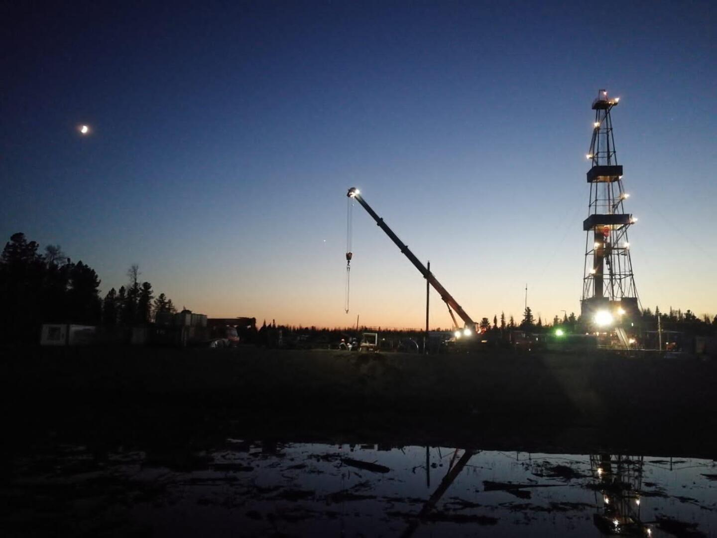 С шестиметровой высоты я с вёдрами в руках полетел в васюганское болото – история 39-летней давности