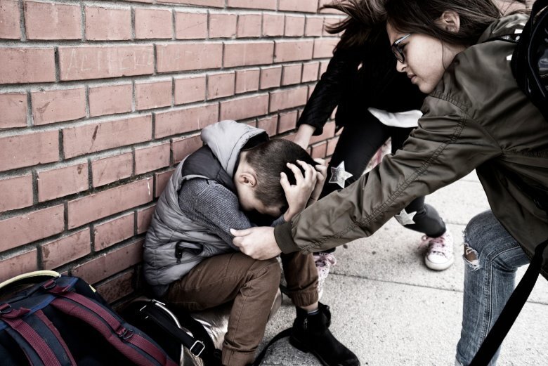 Открывая глаза: Распознавание и предотвращение детской жестокости в семье и образовательных учреждениях"