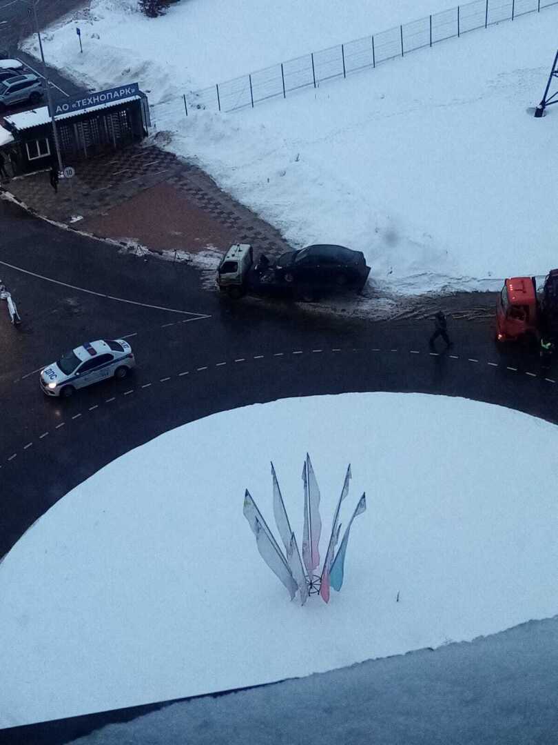 Авось пронесёт? На что надеются водители, паркующие свои машины под запрещающий знак?