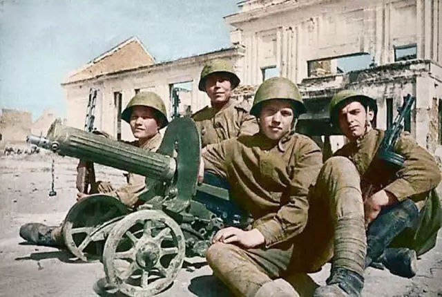 День воинской славы России: 2 февраля — День разгрома советскими войсками немецко-фашистских войск в Сталинградской битве